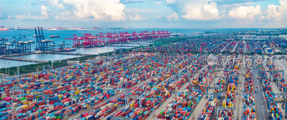 航拍上海集裝箱碼頭進出口貿易港口